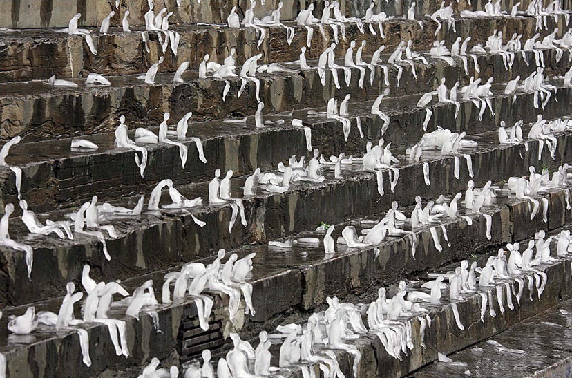 experimental-art-instalation-army-of-the-melting-man-by-nele-azvedo-homesthetics-1